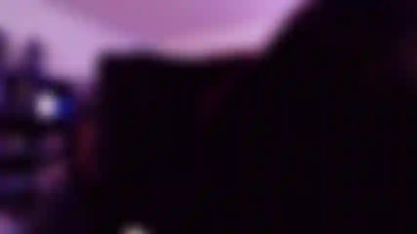 Hai delle tette in testa - pronta per dare un'occhiata più da vicino ai miei bei capezzoli rosa? In questo video è lì che passiamo tutto il nostro tempo. Le mie sfere allettanti esercitano una tale influenza su di te.