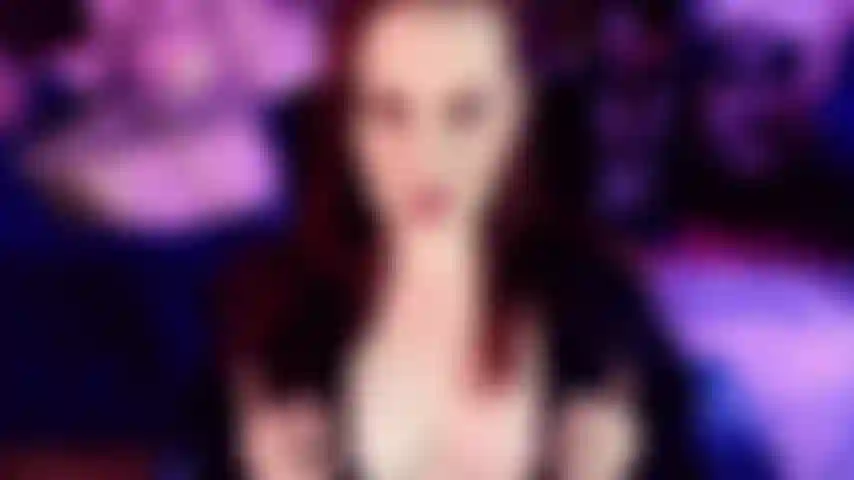 Piccolo tormento - sì, hai bisogno di buon carburante. Vogliamo gettare un po' di benzina sul fuoco, non è vero, idiota? Sei al limite da 80mila anni. Non c'è nessuna donna nella tua vita a cui piaccia questo. Sono solo io. Mi piace che tu sia debole per me.