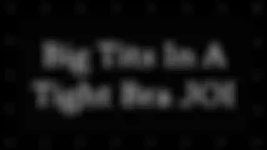 Grandi tette in un reggiseno stretto joi - spoiler: le tette non rimangono nel reggiseno per tutto il tempo. Questo reggiseno è solo un po' troppo stretto. Troppo piccola. Masturbati nel modo in cui sto masturbando questo realistico dildo giocattolo.