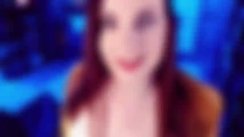 Adoro le mutandine viola - pronta per un divertente show in oro dove, dopo esserci arrabbiati con un paio di provocatori nella mia chat gratuita, ce ne andiamo per lo spettacolo dove ci godiamo alcune delle mie preferite, in raso con un po' di morbide mutandine di pizzo. Twerking e provocazione!