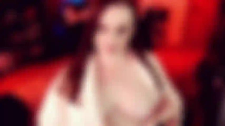La trappola dell'impregnazione - hai mai avuto una fantasia in cui una donna sexy ti seduce per farsi mettere incinta così dovrai stare con lei per sempre? Inizia con un gustoso pompino in cui ti faccio eccitare e prima che tu te ne accorga sei spacciata!