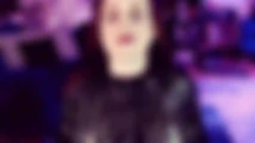 Dominata da una pedicure francese: sii gentile e avvicinati. Adorali. Li adoro. Lascia che la loro bellezza ti prevalga. Sì, sii un bravo valletto. Il tuo naso e la tua lingua appartengono a questi piedi. Le mie fantastiche dita dei piedi ti lasceranno incantato.