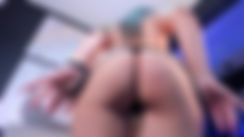 Mi masturbo la figa e gioco con un domi.