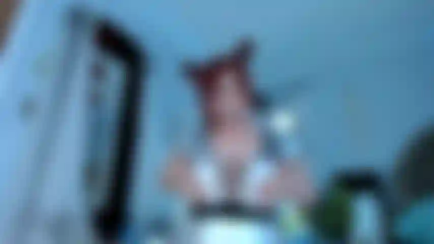 Ragazza spaziale in spandex adora le chiacchiere sporche.