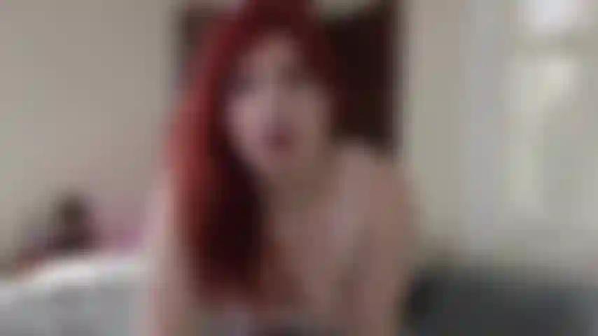 Auto sculacciata e vibrazione, poi b/g pov bj.