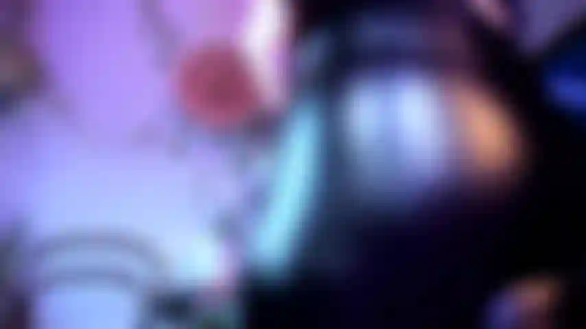 Il culo di pelle adora le mutandine di nylon con la schiena piena.