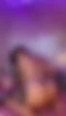 Lasciami cavalcare il tuo cazzo, senti la mia umidità.