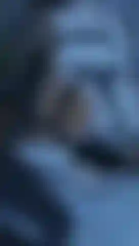 Mi sveglio accaldata nel cuore della notte; ho bisogno di scoparmi la figa.