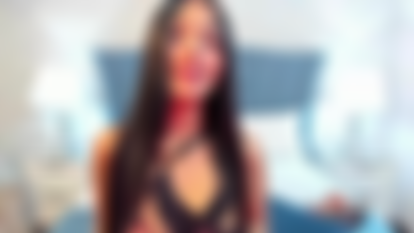 Una latina molto focosa e cattiva che ti farà esplodere le palle.