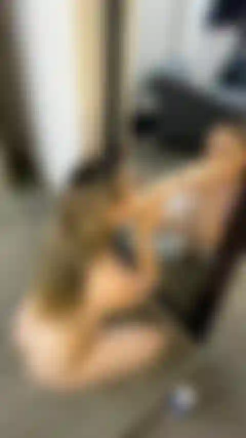 Gola profonda cremosa.