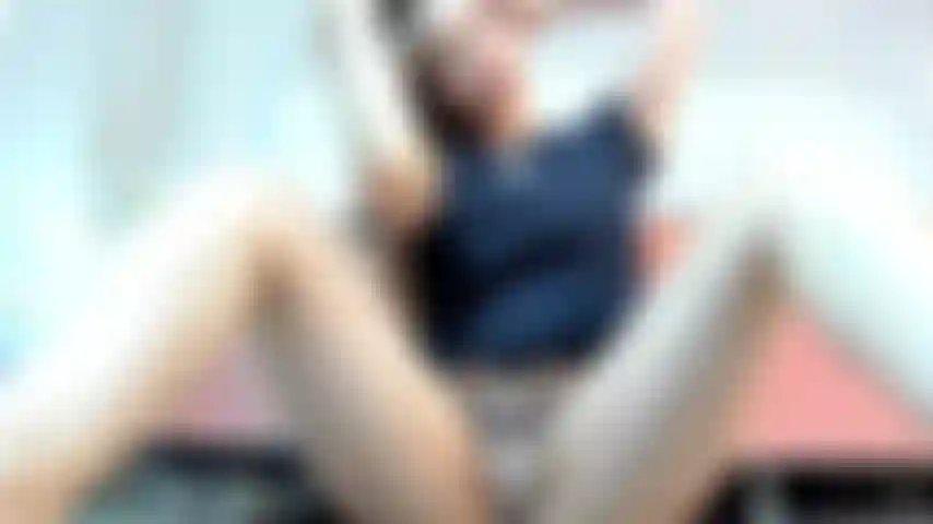 Sesso sul pavimento.