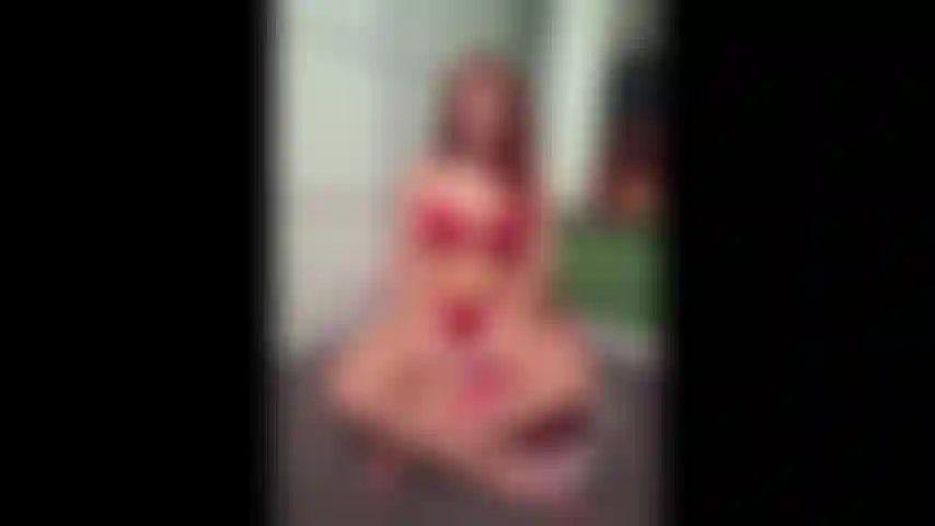 Storia di gangbang sporcacciona in spiaggia - senza preservativo, con degli sconosciuti!