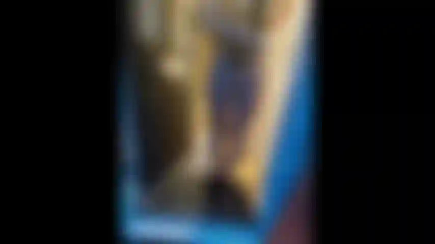 Mi mostro nuda ai miei vicini alla porta d'ingresso.