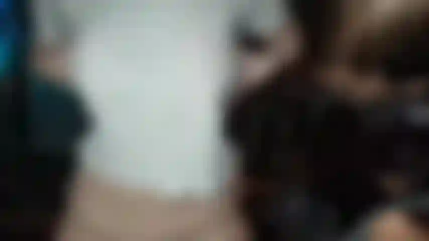 Magliette bagnate fradicie su tette naturali.