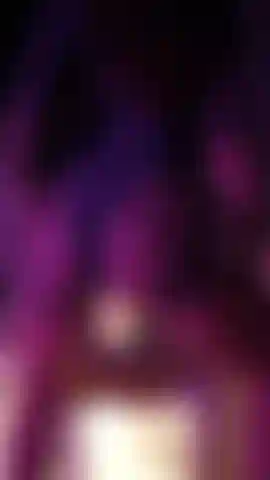 Ginocchia come megan: p che rimbalza il culo.