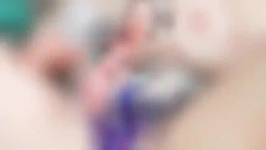 Gioco con la mia figa bagnata.