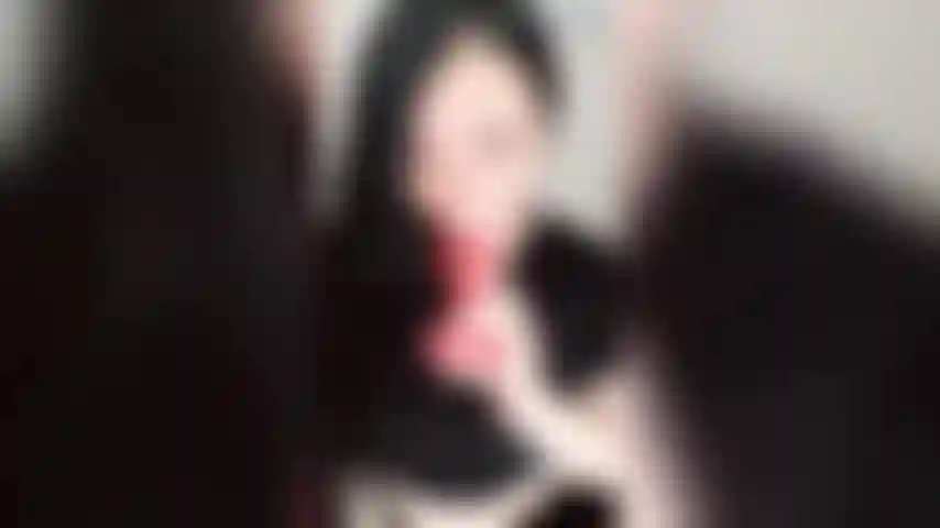 Succhio il mio delizioso vibratore.