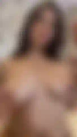 Assaggio le tette, pompino sciatto.