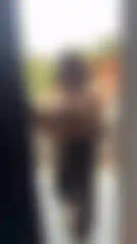Tette in pubblico? Che ragazza cattivella.