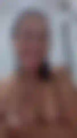 Facciamo una sveltina sotto la doccia! Fammi gemere più forte!!