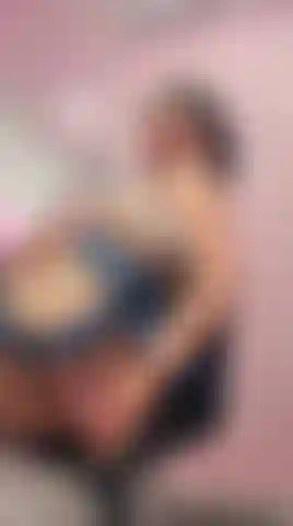 I want to fuck my ass with my  lipgloss , do you want to help me?