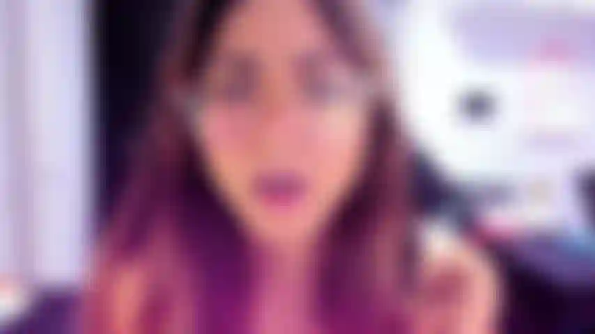 Ana ti succhia il cazzo molto ricco in ufficio // spagnolo.