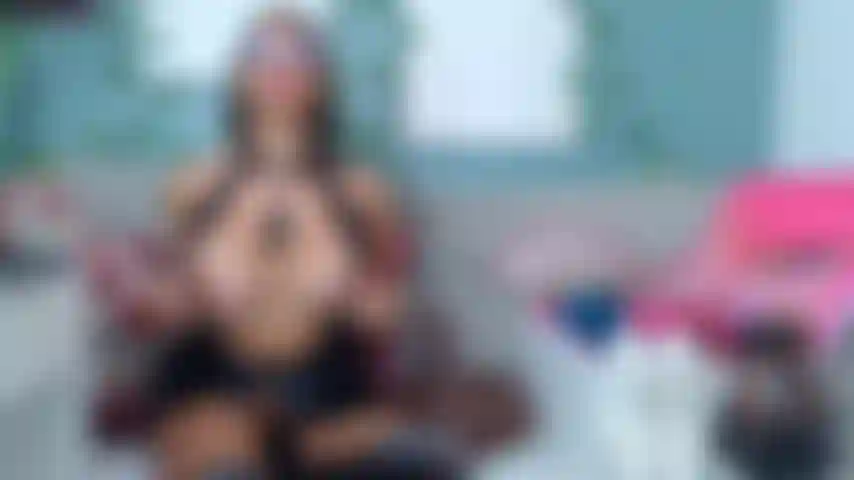 Amo cavalcare il tuo cazzo.