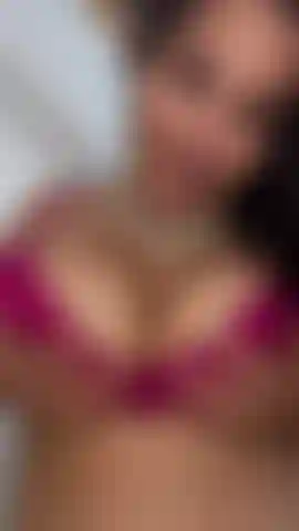 Divoro e abuso le mie tette.