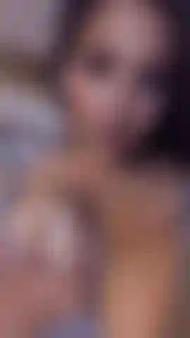 Guardami mordere le mie grandi tette.