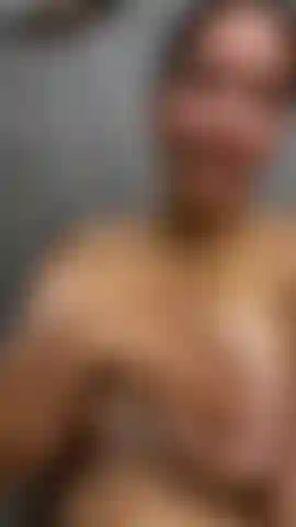 Doccia con grandi tette.