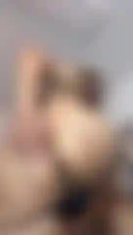 Che si masturba il buco del culo.