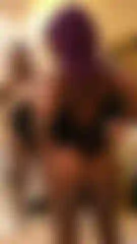 Vuoi che ti metta questo grosso culo in faccia?