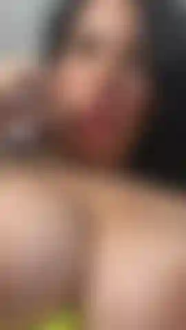 Ti piace la forma dei miei capezzoli duri?