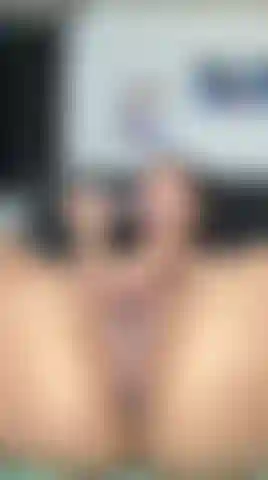 Scopami e bagnami la figa, tesoro!