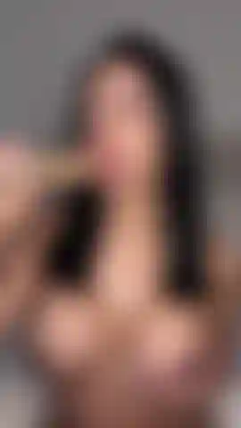 Lasciami succhiare il tuo cazzo, ti piace profondo e bavoso?