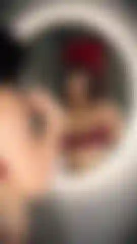 In the mirror you can see how hot I am