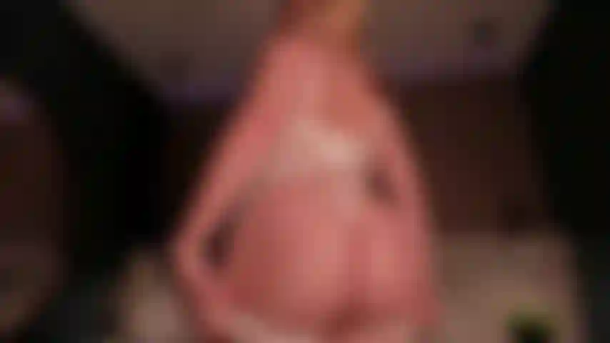 10 minutes stretching my pussy with a big dildo