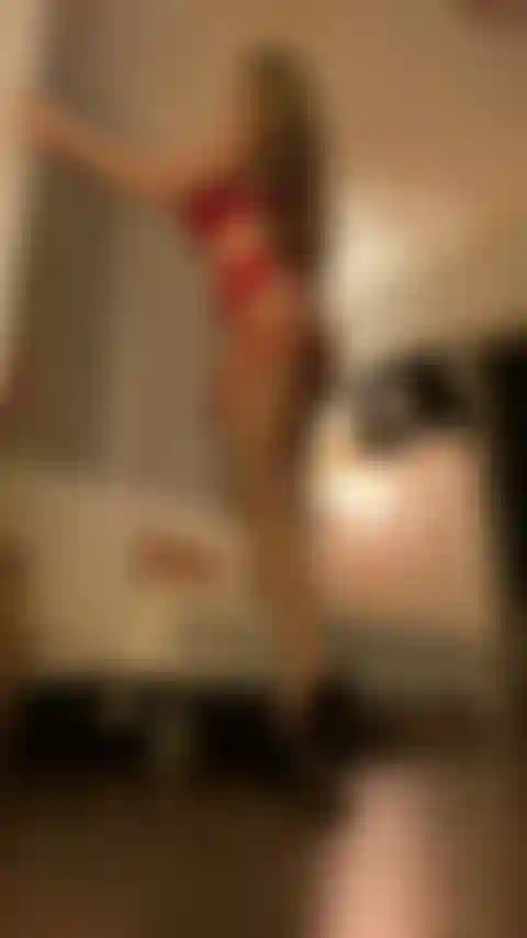 Pornostar anita dark - lingerie rossa - spogliarello e giochi di fica.