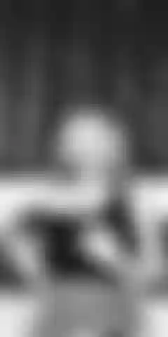 Il caldo gioco di tette in bianco e nero di anita dark.