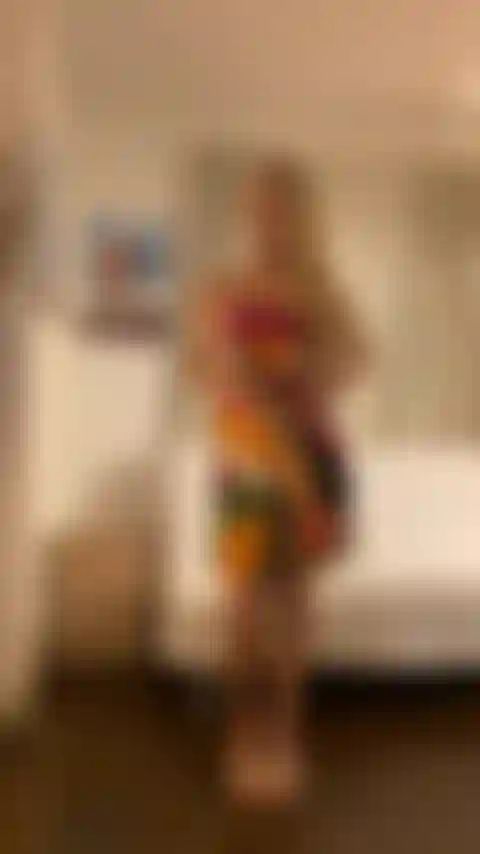 Lo spogliarello sexy di anita dark.