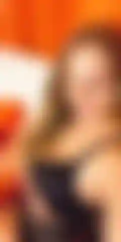 La diteggiatura della figa da vicino di anita dark e le chiacchiere sporche.