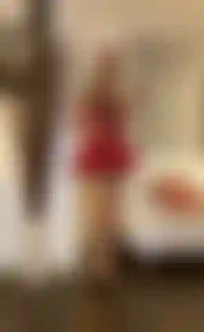 La pornostar anita dark è un diavoletto sexy (video di halloween) che parla sporco e scopa con un giocattolo!