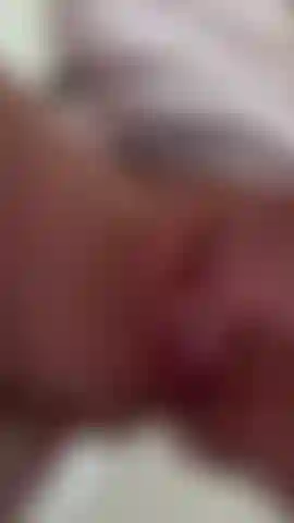 Solo una ragazza e il suo leccalecca 🍭.