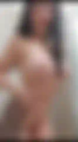 Vieni a farti una doccia con me e poi scopami finché non potrò più camminare.