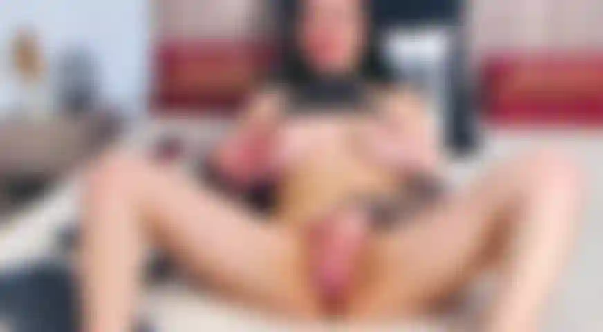 La mia figa è così morbida, calda e bagnata, perfetta per venire dentro ;).