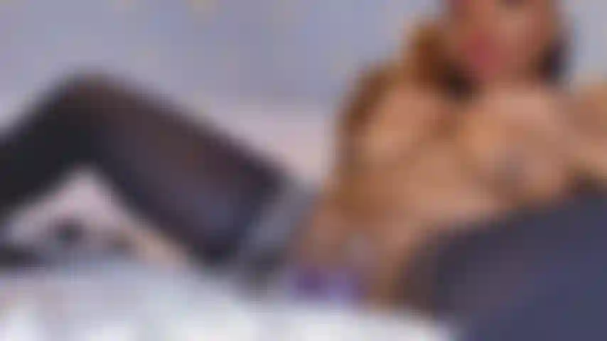 Tre giocattoli, creampie e una macchina del cazzo!