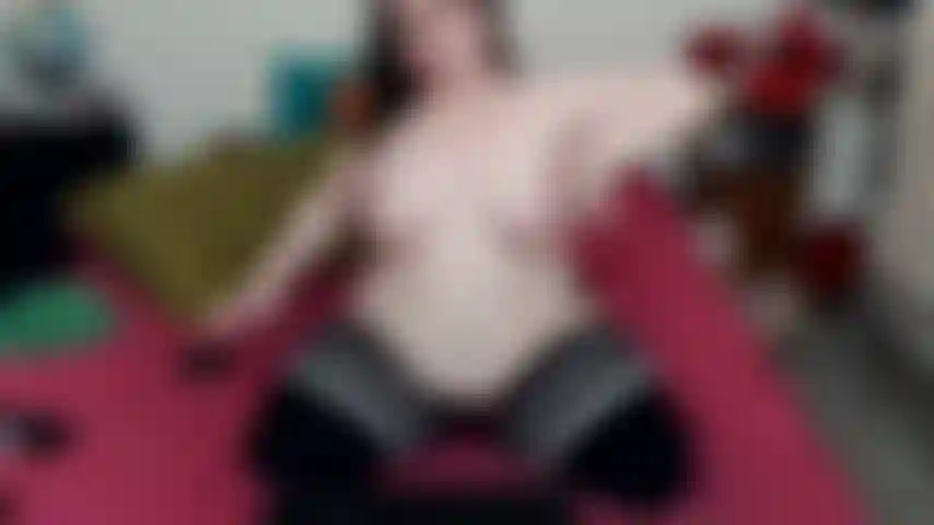 Le tette giocano con le calze autoreggenti.