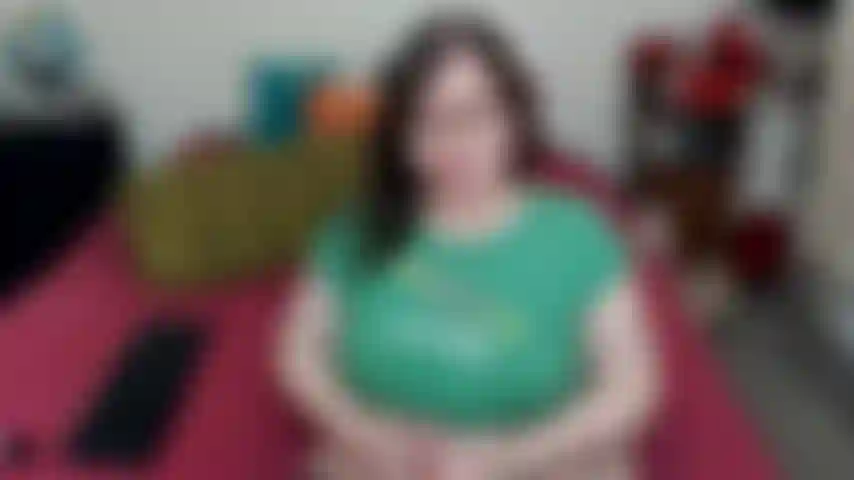 Titty lascia cadere e accarezza *nessun suono*.