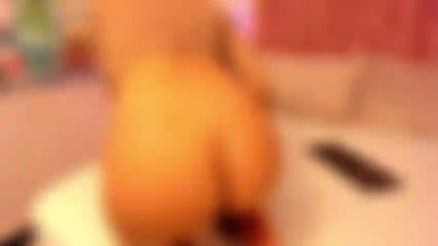 Apro la mia figa bagnata mentre faccio l'ahegao!