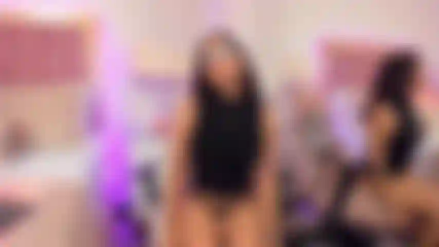 Mi scopo forte la figa con i tacchi.